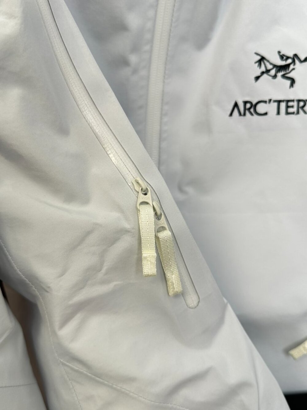 Arc'teryx Beta Series Sport Hooded Hardshell Jacket, Size L. - Picture 5 of 6
